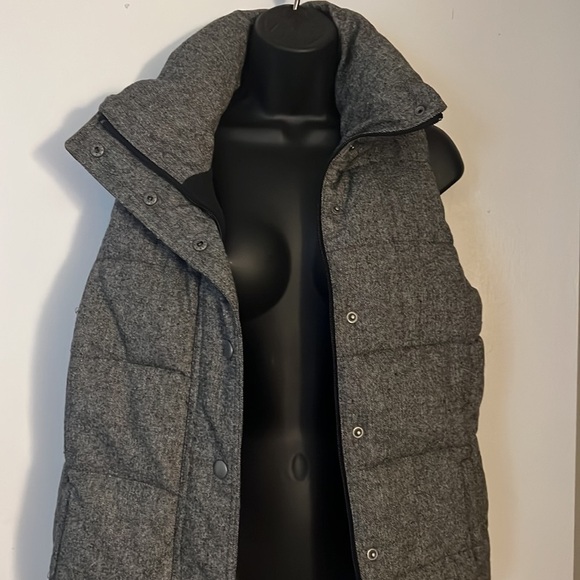 Cozy Fall Puffy Vest 🍁🍂 - Picture 2 of 5